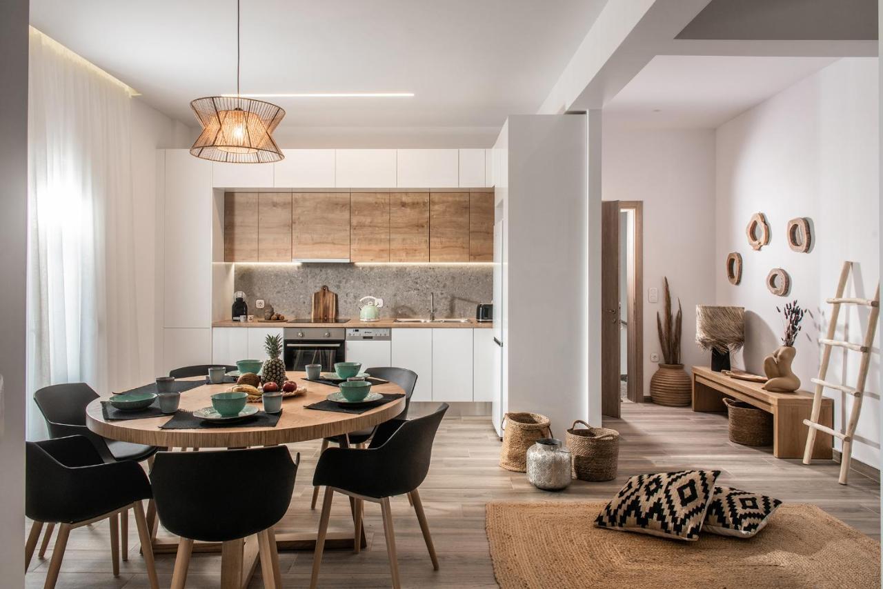 Khroma Luxury Suite 1 Beach Front Apartment 헐소니소스 외부 사진