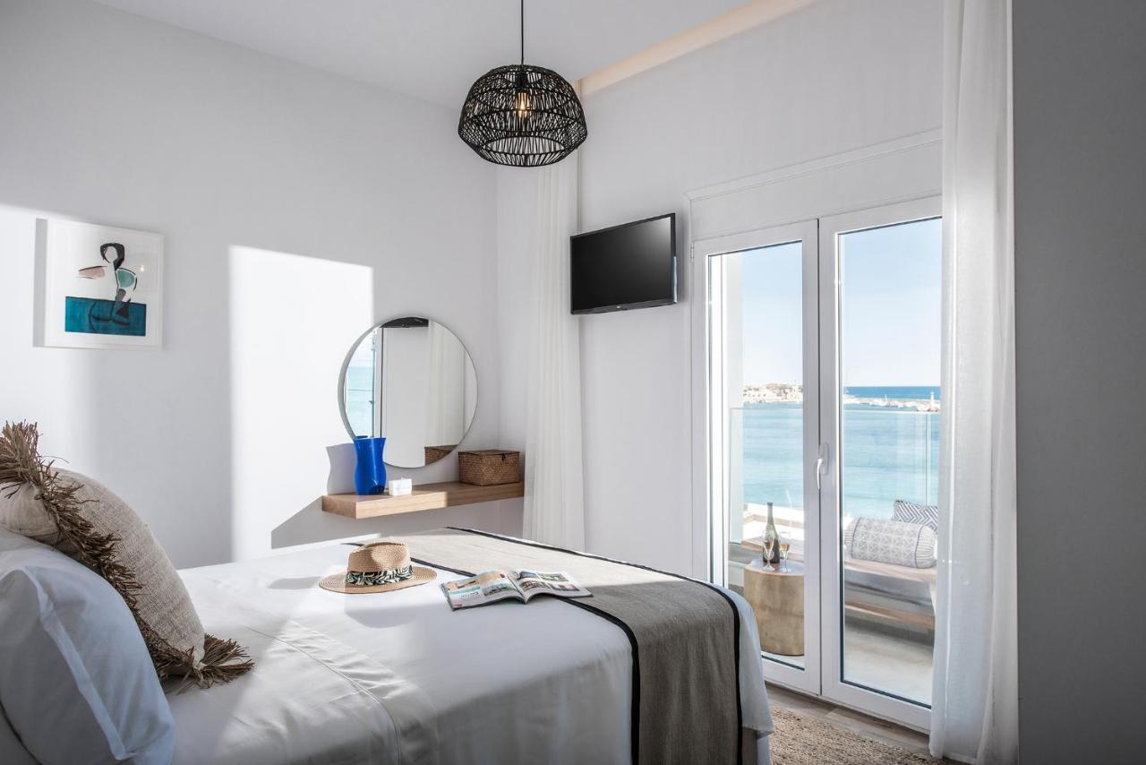 Khroma Luxury Suite 1 Beach Front Apartment 헐소니소스 외부 사진