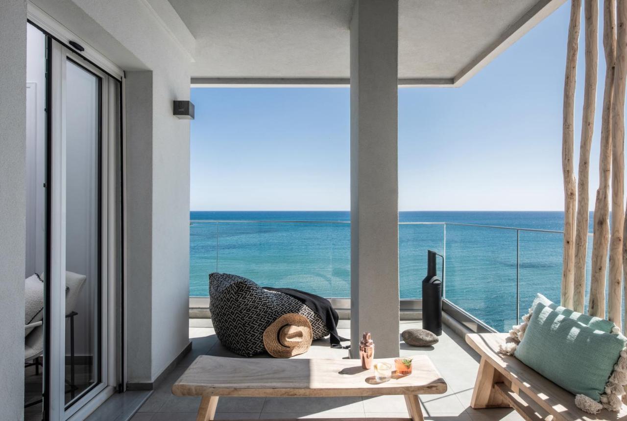 Khroma Luxury Suite 1 Beach Front Apartment 헐소니소스 외부 사진