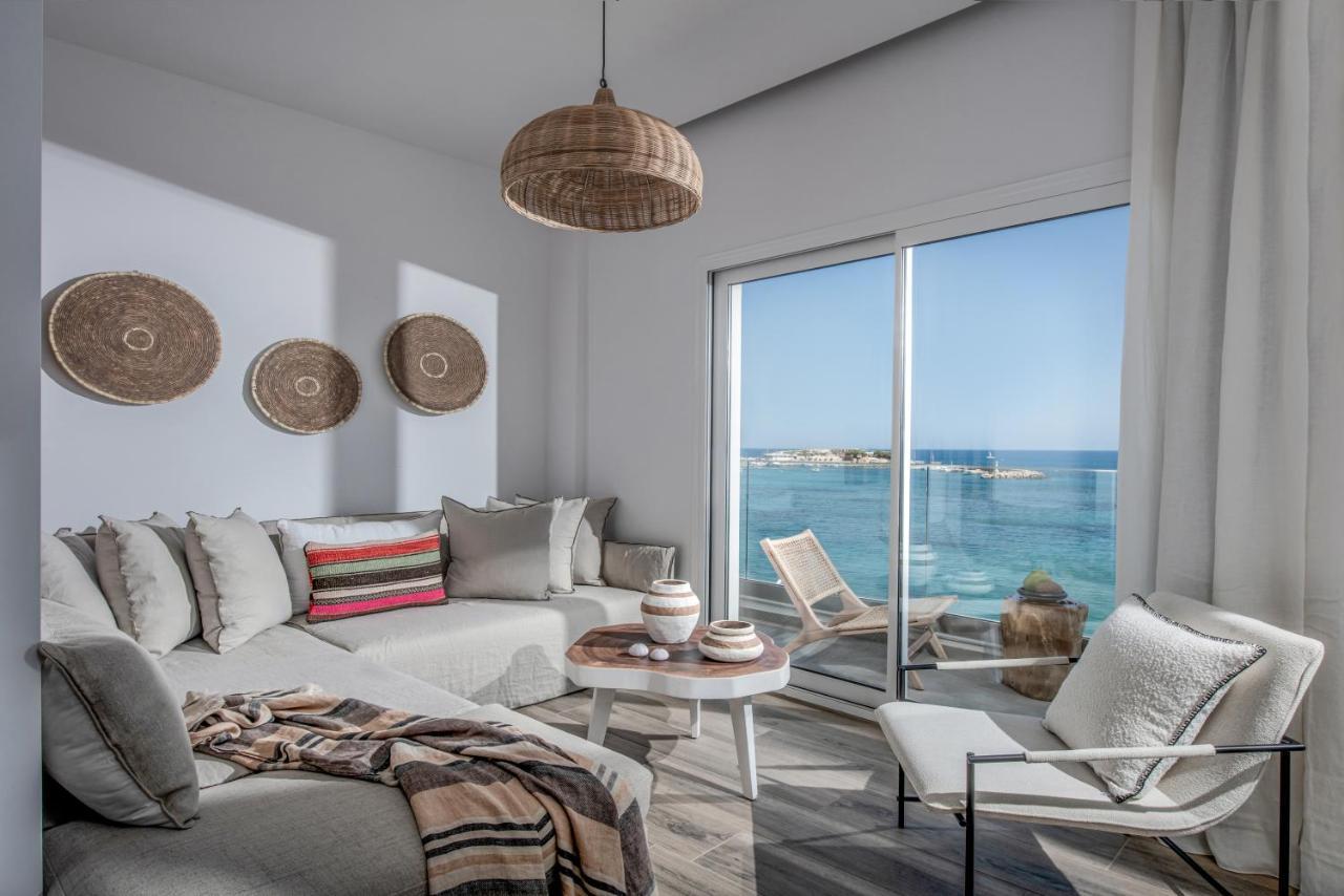 Khroma Luxury Suite 1 Beach Front Apartment 헐소니소스 외부 사진