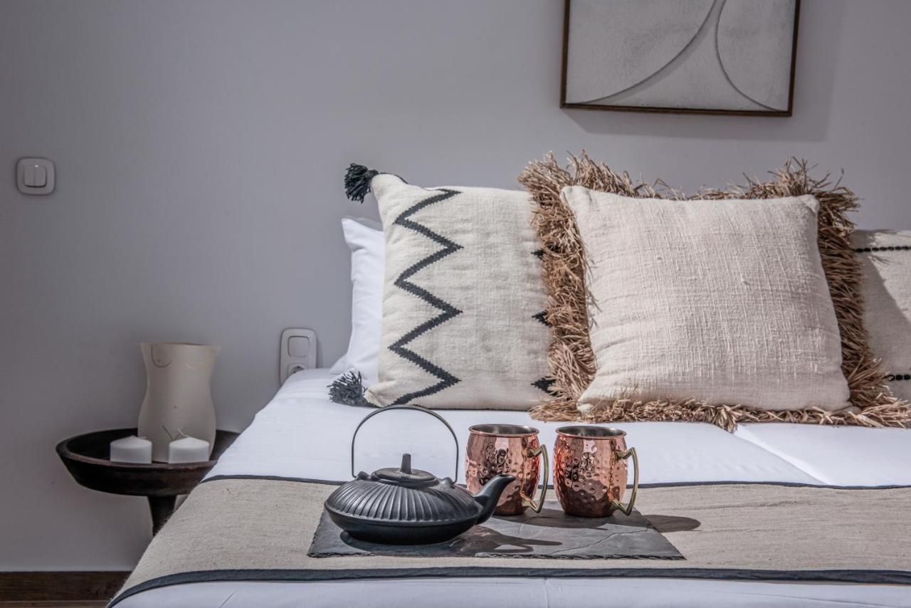 Khroma Luxury Suite 1 Beach Front Apartment 헐소니소스 외부 사진