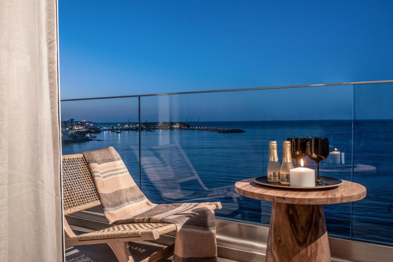 Khroma Luxury Suite 1 Beach Front Apartment 헐소니소스 외부 사진