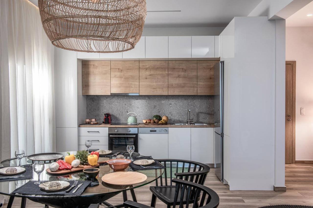 Khroma Luxury Suite 1 Beach Front Apartment 헐소니소스 외부 사진