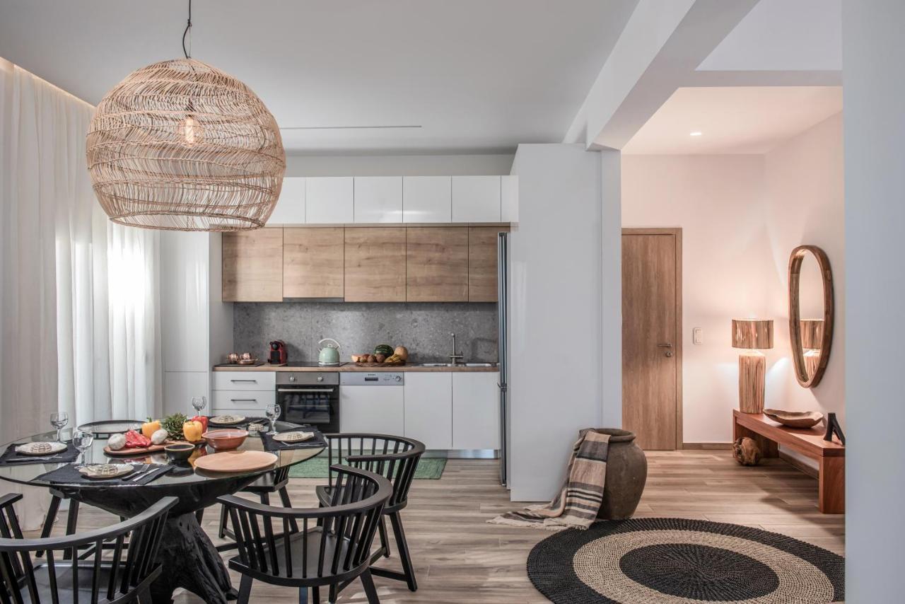 Khroma Luxury Suite 1 Beach Front Apartment 헐소니소스 외부 사진
