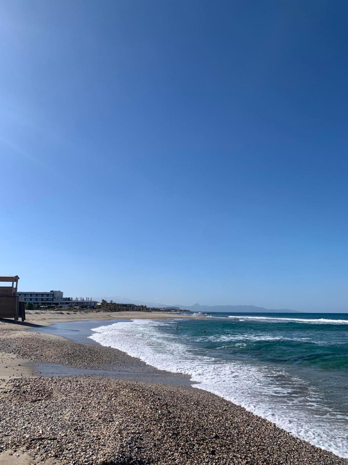 Khroma Luxury Suite 1 Beach Front Apartment 헐소니소스 외부 사진