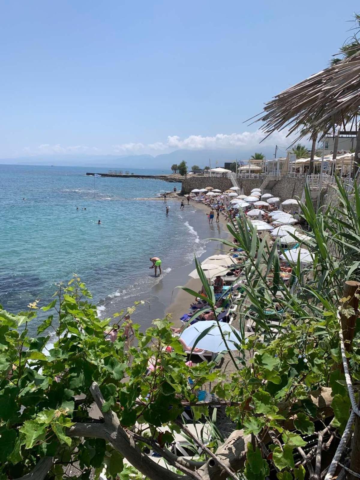 Khroma Luxury Suite 1 Beach Front Apartment 헐소니소스 외부 사진