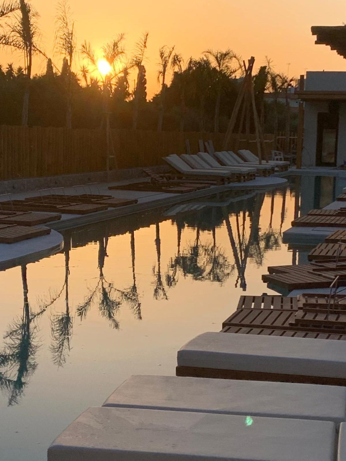 Khroma Luxury Suite 1 Beach Front Apartment 헐소니소스 외부 사진