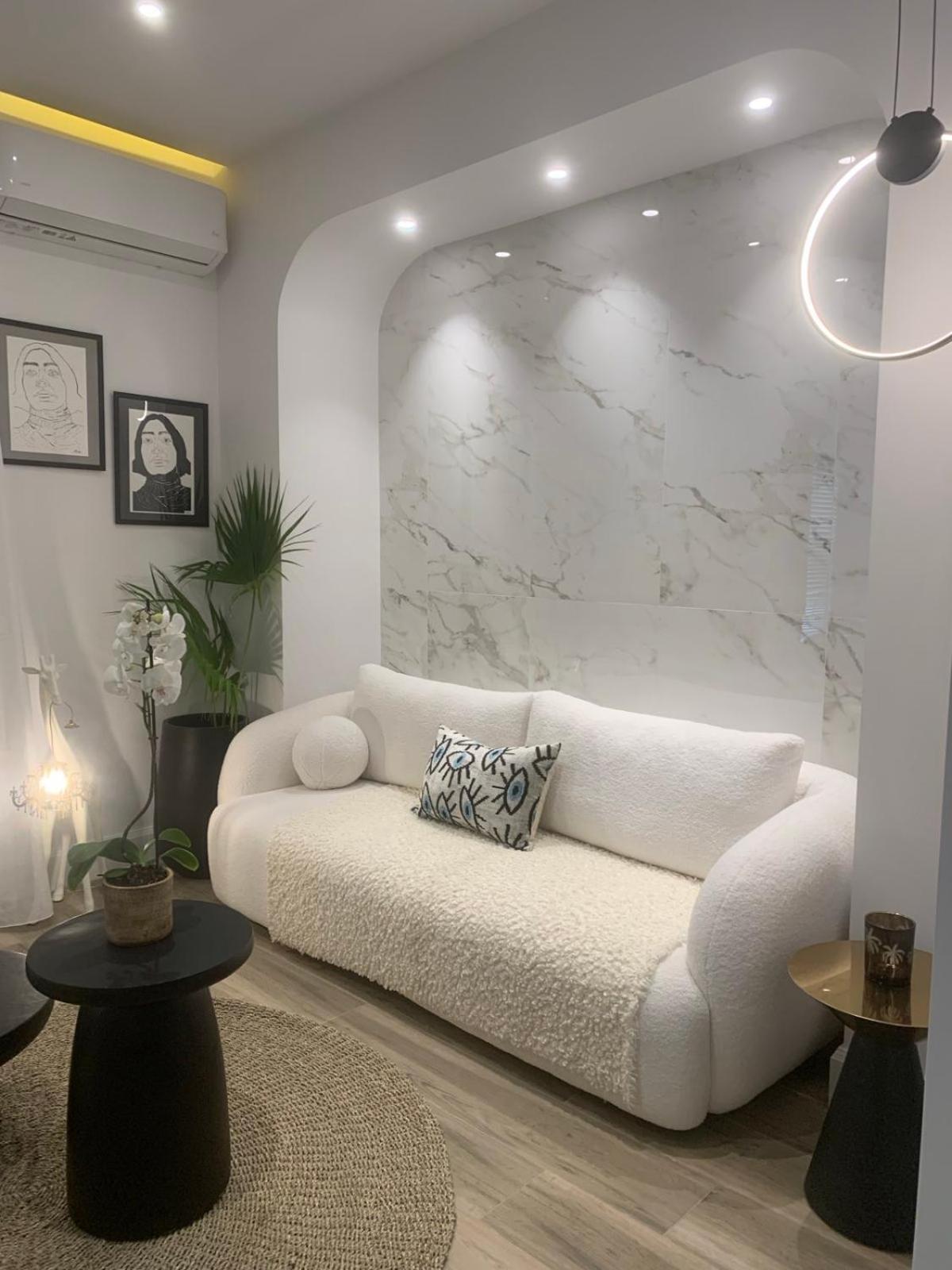 Khroma Luxury Suite 1 Beach Front Apartment 헐소니소스 외부 사진