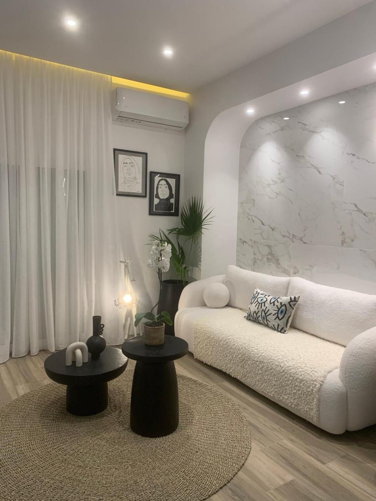 Khroma Luxury Suite 1 Beach Front Apartment 헐소니소스 외부 사진