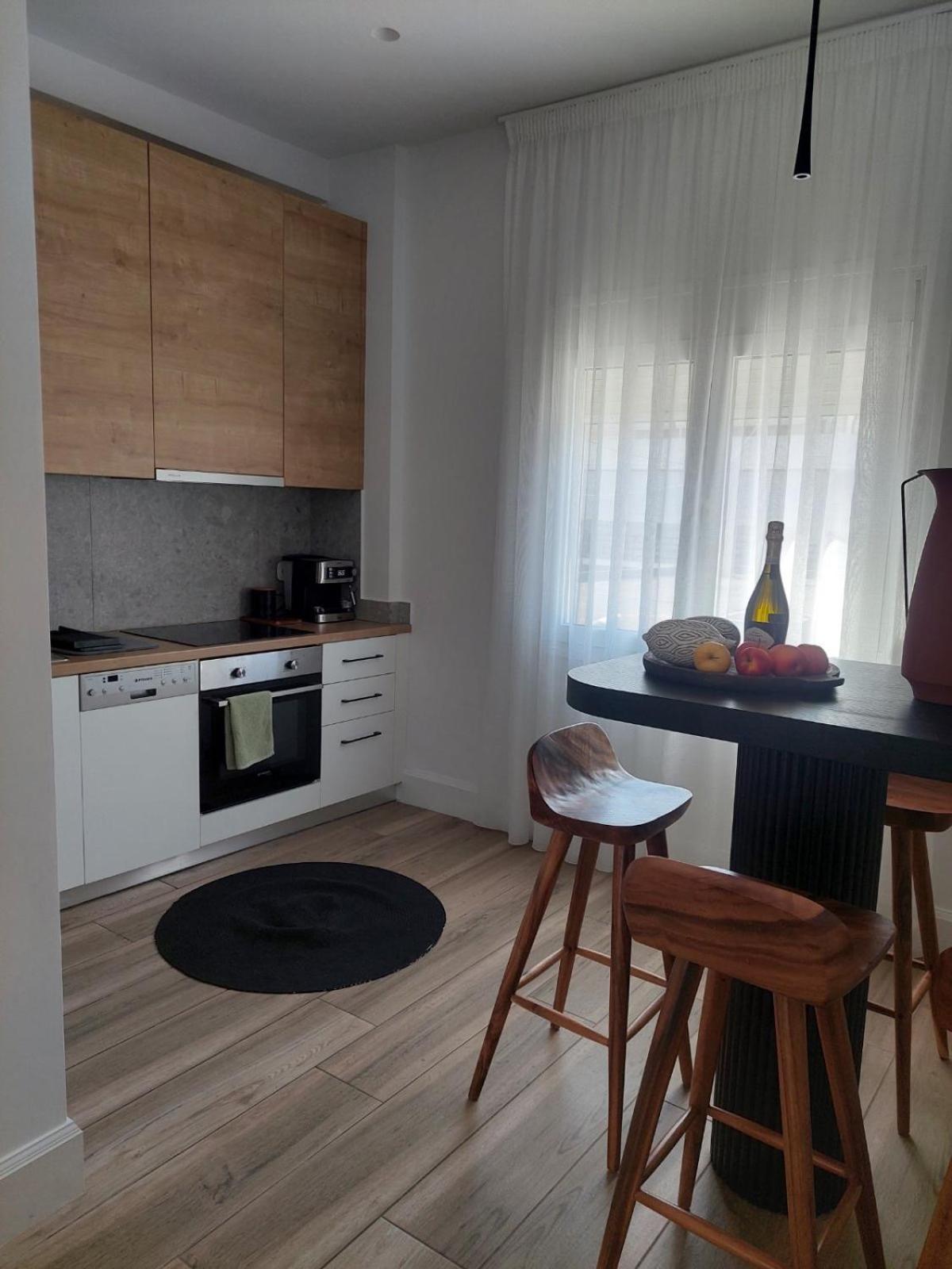 Khroma Luxury Suite 1 Beach Front Apartment 헐소니소스 외부 사진